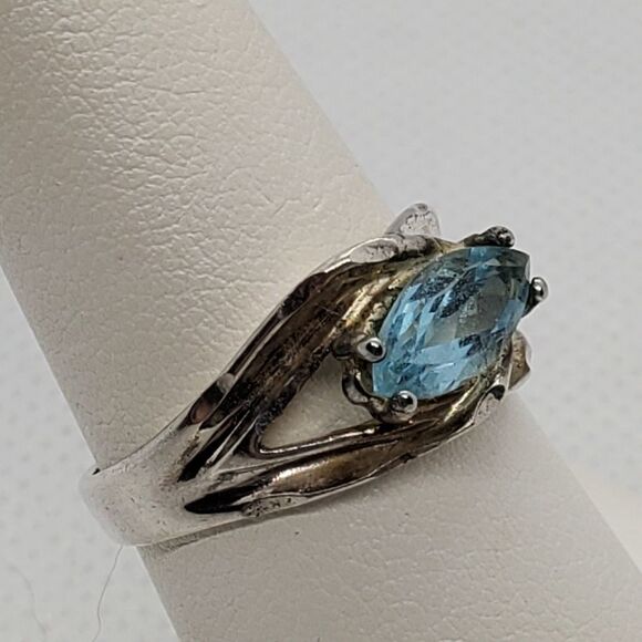 Sterling Silver Ring with a Blue Stone - Picture 3 of 6